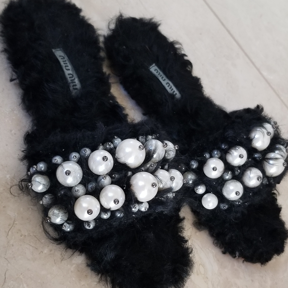 FURRY BLACK SLIPPERS WITH WHITE PEARLS US 9
